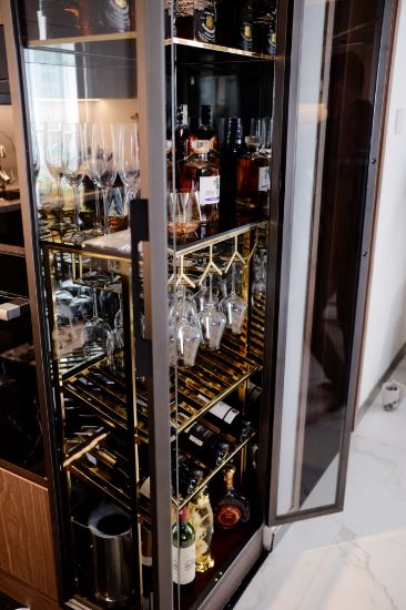 DIAMOND ISLAND BUILT-IN CUPBOARD